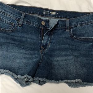Denim shorts. Distressed hem